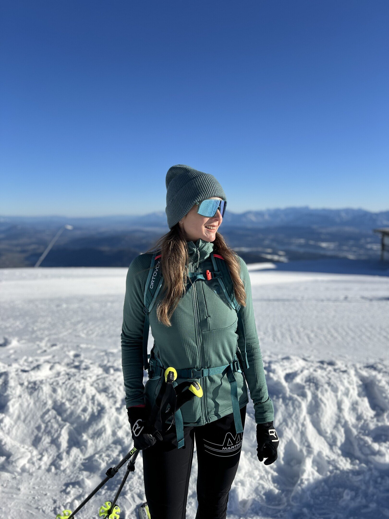 Isabelle beim Langlaufen – mit ihrer POP EYES Sonnenbrille bereit für jedes Wetter.