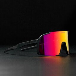 Seitliche Ansicht der EDDY Black Sunset Red Sport Sonnenbrille – aerodynamisch, leicht und sportlich. 3 Wechselscheiben. 