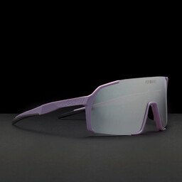 EDDY Purple – side view of the sports sunglasses with purple frame and silver lens.
