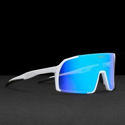 Seitliche Ansicht der EDDY White Ocean Blue – leichte Sport Sonnenbrille mit Wechselscheiben.