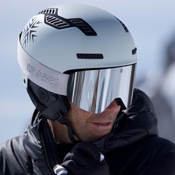 Skibrille JAMIE Frost Grey – komfortable OTG Skibrille Herren mit silberner Linse beim Skifahren | POP EYES
