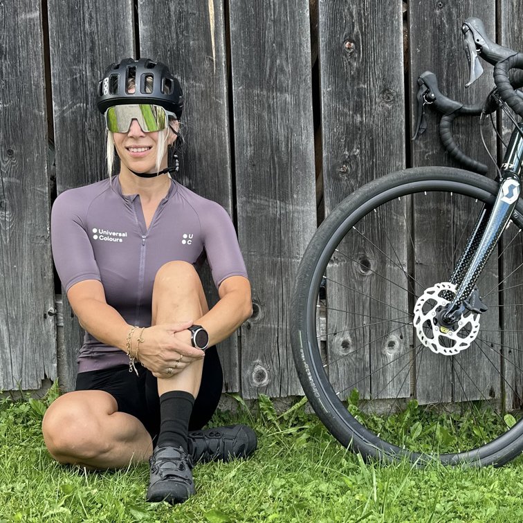 POP EYES Athletin Alexandra mit Sonnenbrille EDDY 